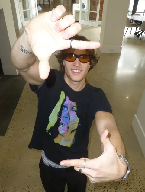 Thumbnail 3